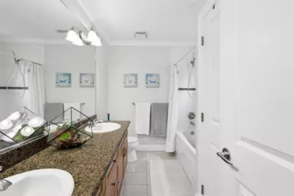 Hallway Photo of 2 158 W 13th Avenue, Vancouver, BC