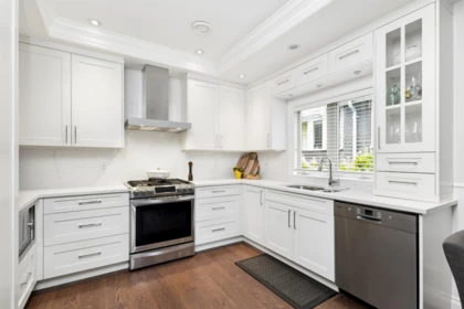 Kitchen Photo of 2 158 W 13th Avenue, Vancouver, BC
