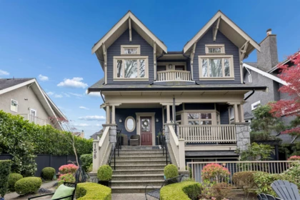 Swimming Pool Photo of 2 158 W 13th Avenue, Vancouver, BC