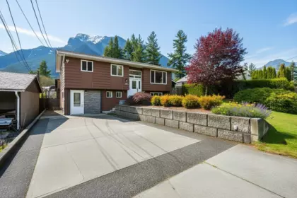 650 Park Street, Hope, BC, Hope — Single Family Residence for sale