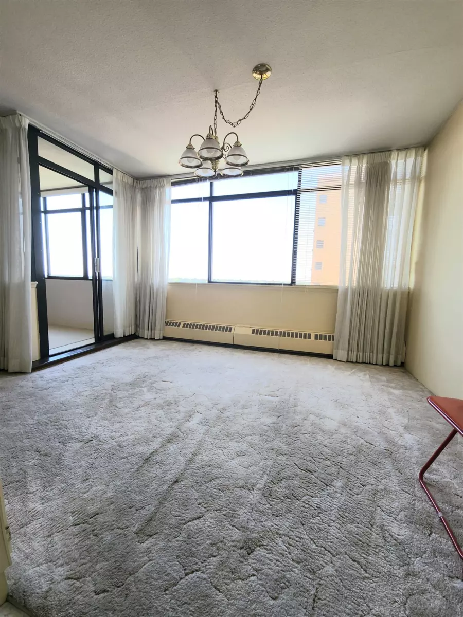 Living Room Photo of 1305 6631 Minoru Boulevard, Richmond, BC