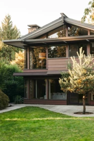 Garden / Landscaping Photo of 701 Dansey Avenue, Coquitlam, BC