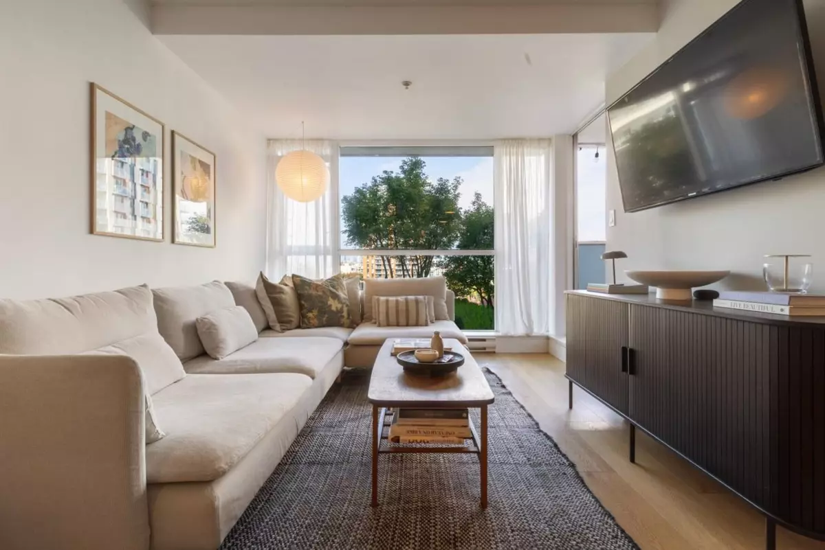 Living Room Photo of 404 2770 Sophia Street, Vancouver, BC