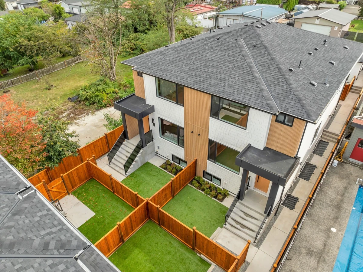 Living Room Photo of 4 7750 Mayfield Street, Burnaby, BC