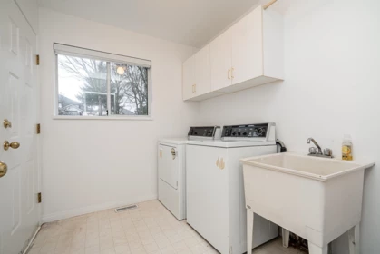 Guest Bathroom Photo of 17072 103 Avenue, Surrey, BC