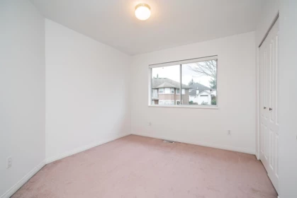 Hallway Photo of 17072 103 Avenue, Surrey, BC