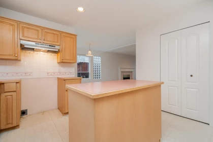 Walk-In Closet Photo of 17072 103 Avenue, Surrey, BC