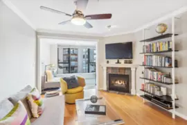 206 175 E 10th Street, North Vancouver, BC
