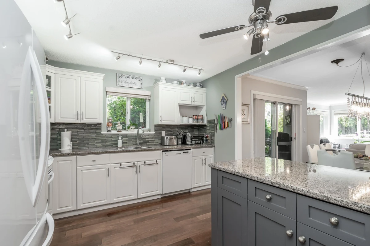 Family Room Photo of 106 15342 20 Avenue, Surrey, BC