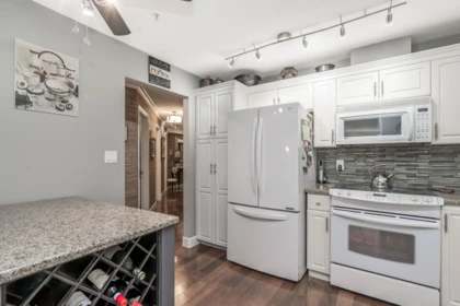 Kitchen Photo of 106 15342 20 Avenue, Surrey, BC