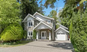 1610 Ross Road, North Vancouver, BC