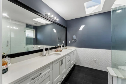 Powder Room Photo of 5933 137a Street, Surrey, BC