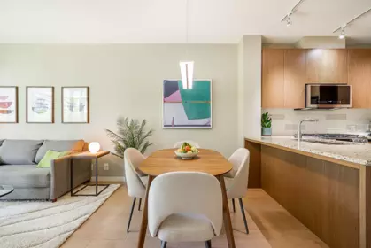 202 135 W 2nd Street, North Vancouver, BC, North Vancouver — Apartment/Condo for sale