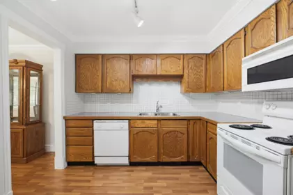 Laundry Room Photo of 323 2277 Mccallum Road, Abbotsford, BC