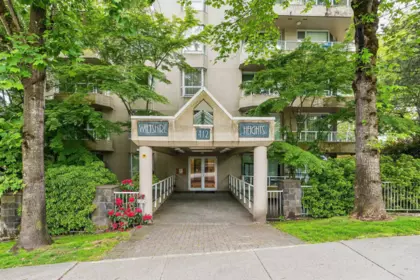 Front Yard Photo of 1004 412 Twelfth Street, New Westminster, BC
