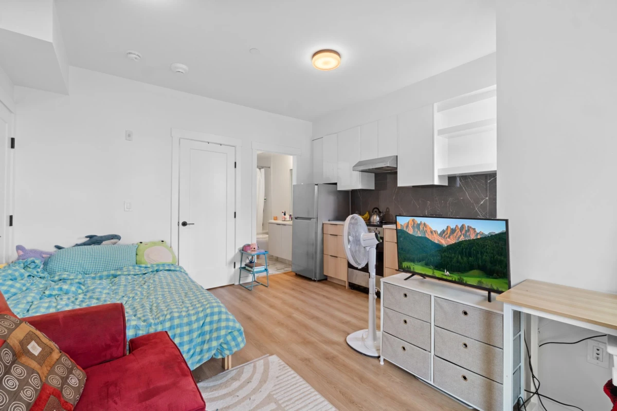Family Room Photo of 5 237 Ridgeway Avenue, North Vancouver, BC