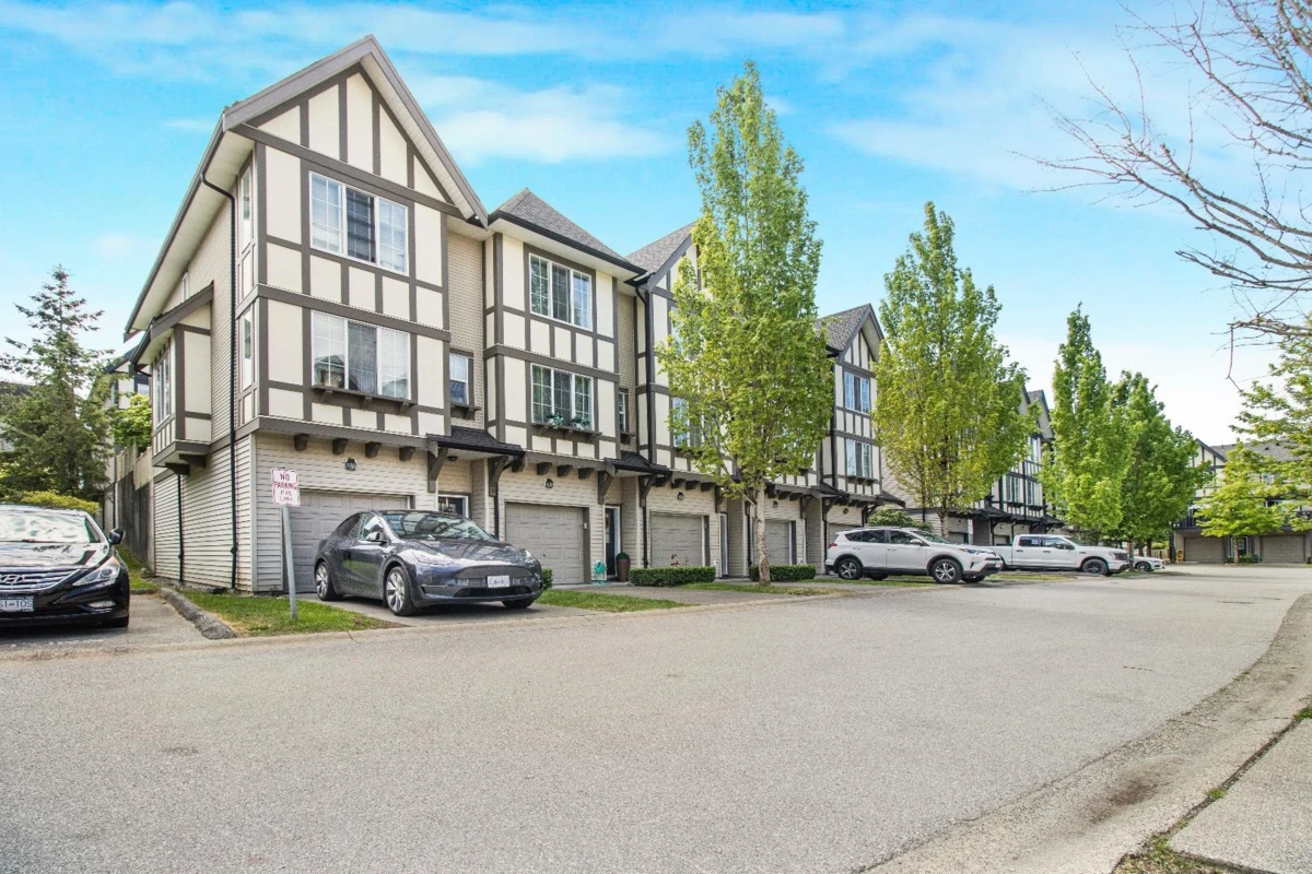 Living Room Photo of 92 20875 80 Avenue, Langley, BC