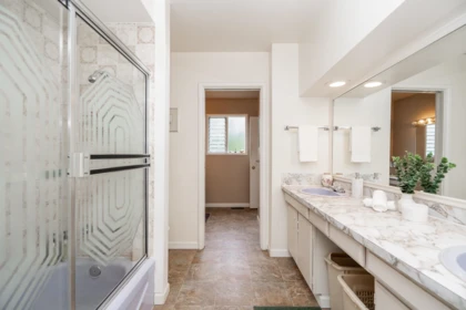 Powder Room Photo of 612 Hillcrest Street, Coquitlam, BC