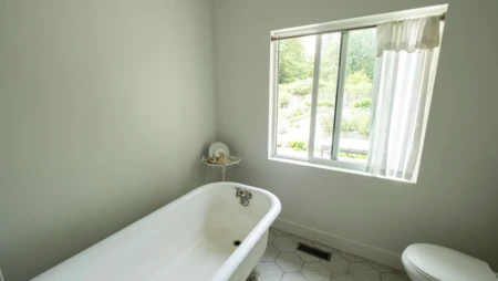 Basement Recreation Room Photo of 577 Pratt Road, Gibsons, BC