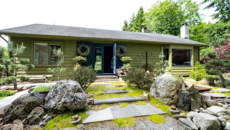 577 Pratt Road, Gibsons, BC, Gibsons — Single Family Residence for sale