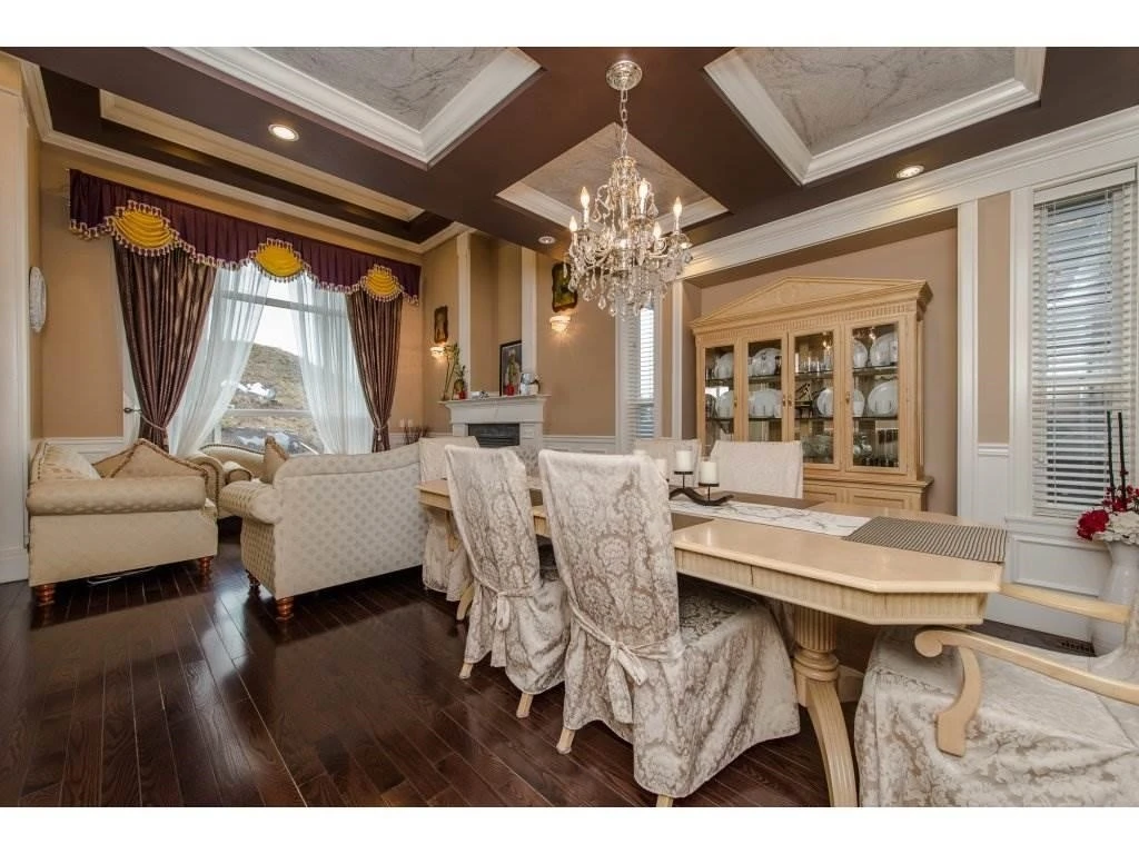 Dining Area Photo of 11 3363 Horn Street, Abbotsford, BC