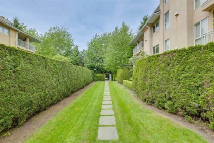 Front Yard Photo of 316 13733 74 Avenue, Surrey, BC
