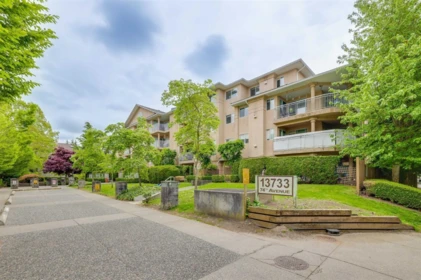 Hallway Photo of 316 13733 74 Avenue, Surrey, BC
