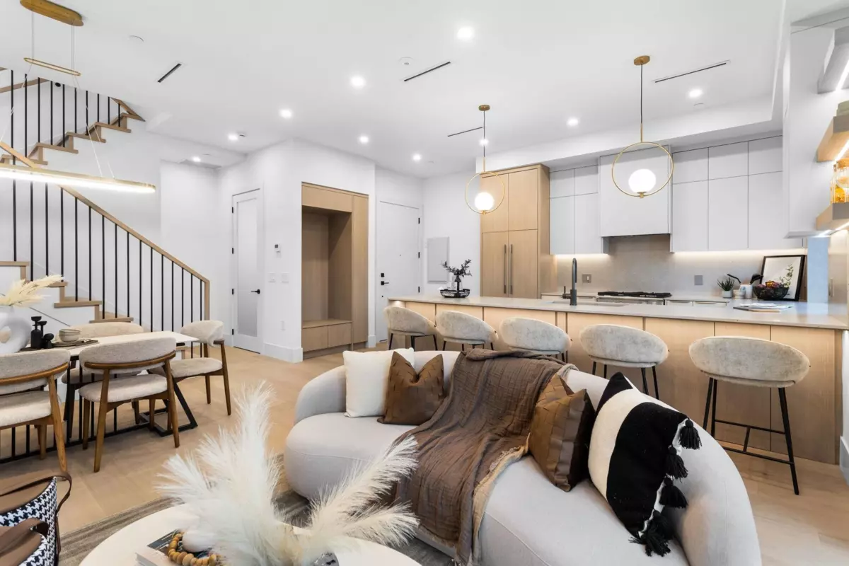 Family Room Photo of 2 3275 Graveley Street, Vancouver, BC