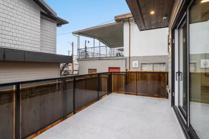 Entry Foyer Photo of 2 3275 Graveley Street, Vancouver, BC
