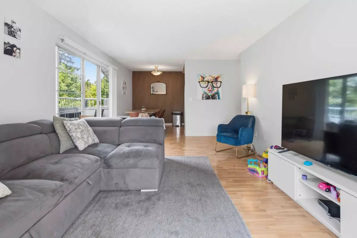 Family Room Photo of 301 707 8th Street, New Westminster, BC
