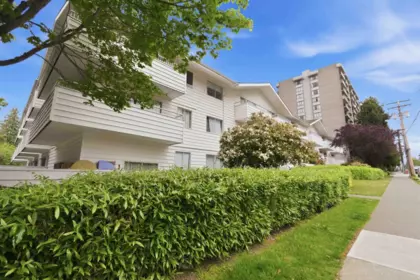 Front Yard Photo of 301 707 8th Street, New Westminster, BC