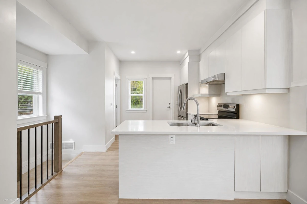 Dining Area Photo of 10 8033 166b Street, Surrey, BC