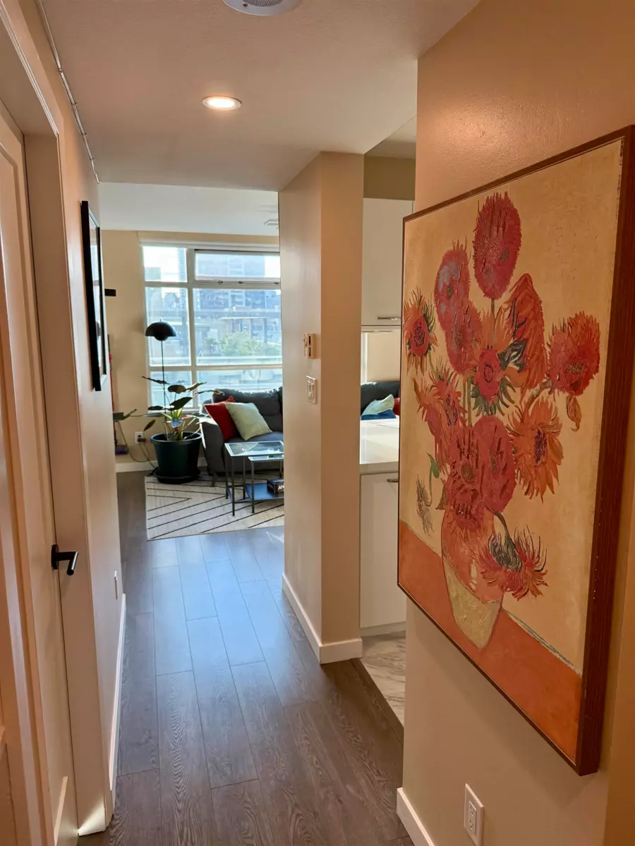 Dining Area Photo of 1701 438 Seymour Street, Vancouver, BC