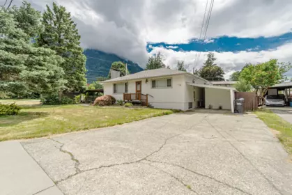 776 7th Avenue, Hope, BC, Hope — Single Family Residence for sale