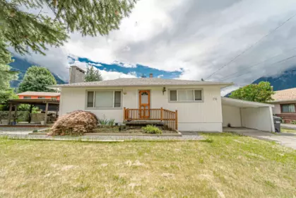 776 7th Avenue, Hope, BC, Hope — Single Family Residence for sale