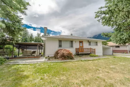 Hot Tub / Spa Photo of 776 7th Avenue, Hope, BC