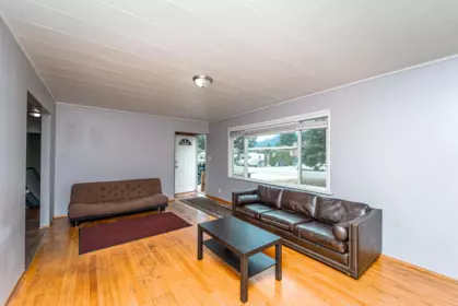 Kitchen Island Photo of 776 7th Avenue, Hope, BC