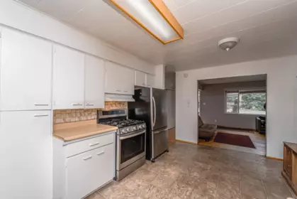 Walk-In Closet Photo of 776 7th Avenue, Hope, BC