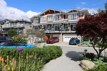 Garden / Landscaping Photo of 5956 Beachgate Lane, Sechelt, BC