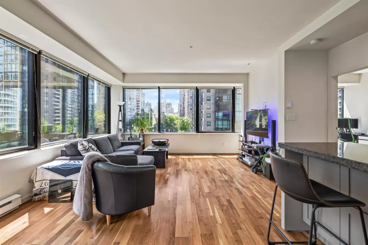Family Room Photo of 609 1333 Georgia Street, Vancouver, BC