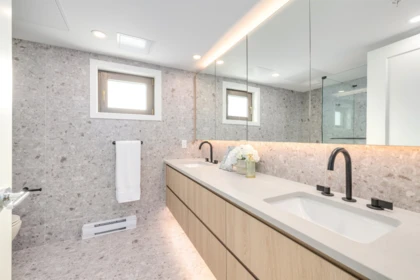 Powder Room Photo of 6310 Oak Street, Vancouver, BC