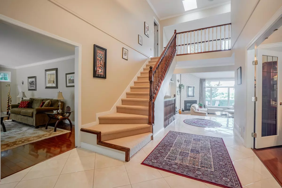 Family Room Photo of 16233 30b Avenue, Surrey, BC