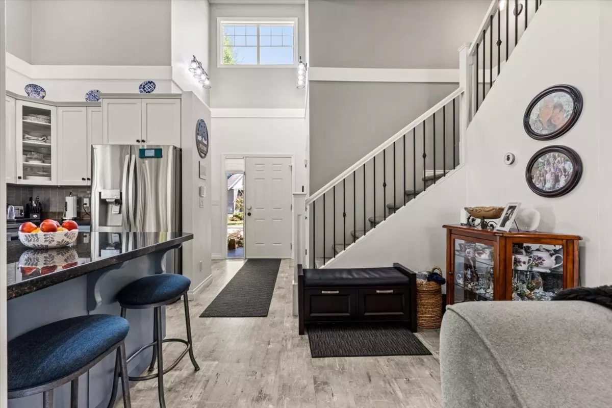 Dining Area Photo of 38 45545 Tamihi Way, Chilliwack, BC