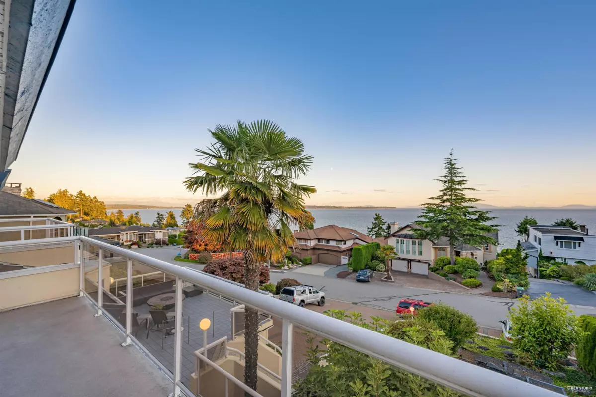 Family Room Photo of 13151 13 Avenue, Surrey, BC