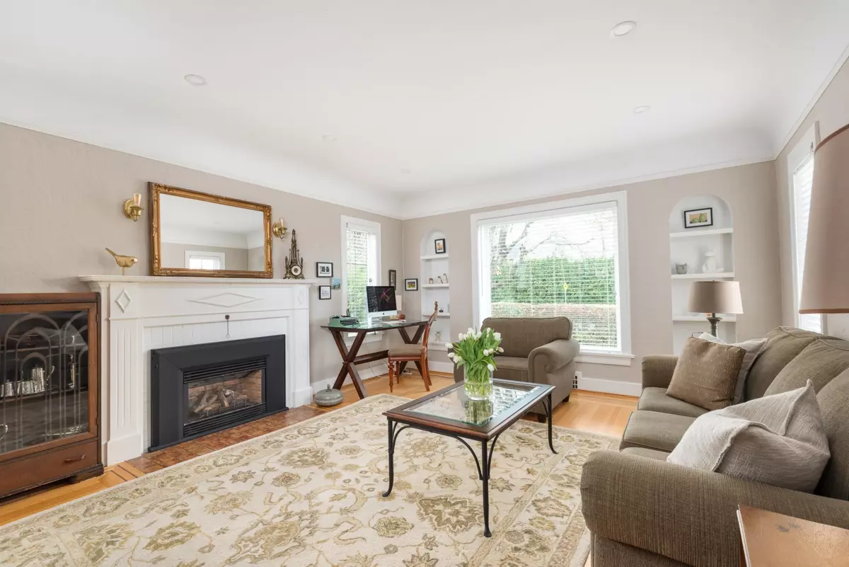 Living Room Photo of 438 Fourth Street, New Westminster, BC