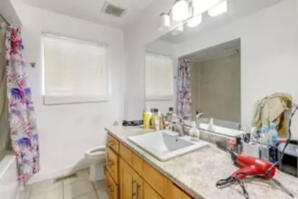 Kitchen Island Photo of 10926 80 Avenue, Delta, BC