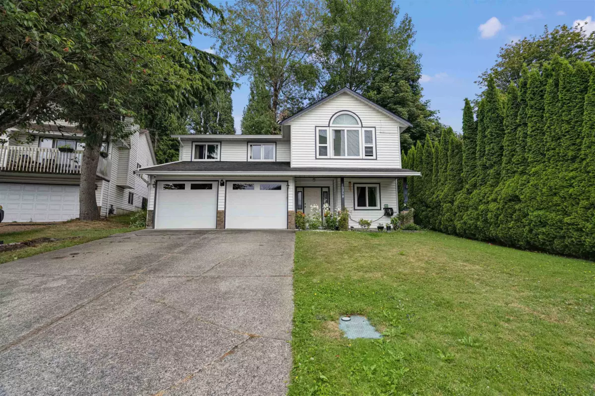 Family Room Photo of 10258 Sheaves Court, Delta, BC