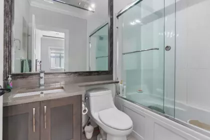 Laundry Room Photo of 8866 134b Street, Surrey, BC