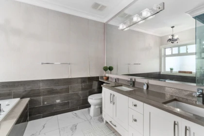 Powder Room Photo of 8866 134b Street, Surrey, BC