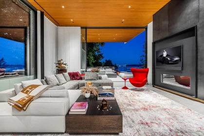 Garden / Landscaping Photo of 3478 Marine Drive, West Vancouver, BC